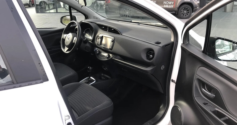 Toyota Yaris cena 62900 przebieg: 83376, rok produkcji 2018 z Lubraniec małe 172